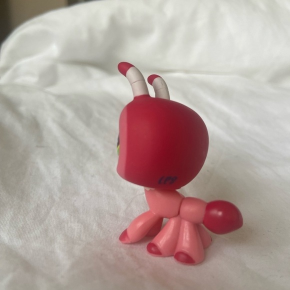 Authentic Littlest Pet Shop #2410 Red Ant Blythe - Picture 8 of 13